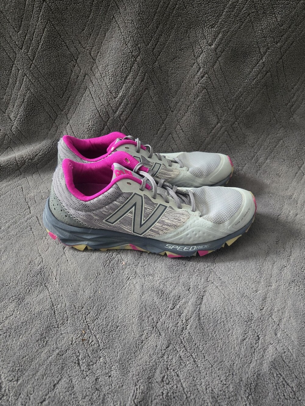 New Balance 690 Trail Running Shoes Womens Sz 8.5 Athletic Sneakers Trainers.